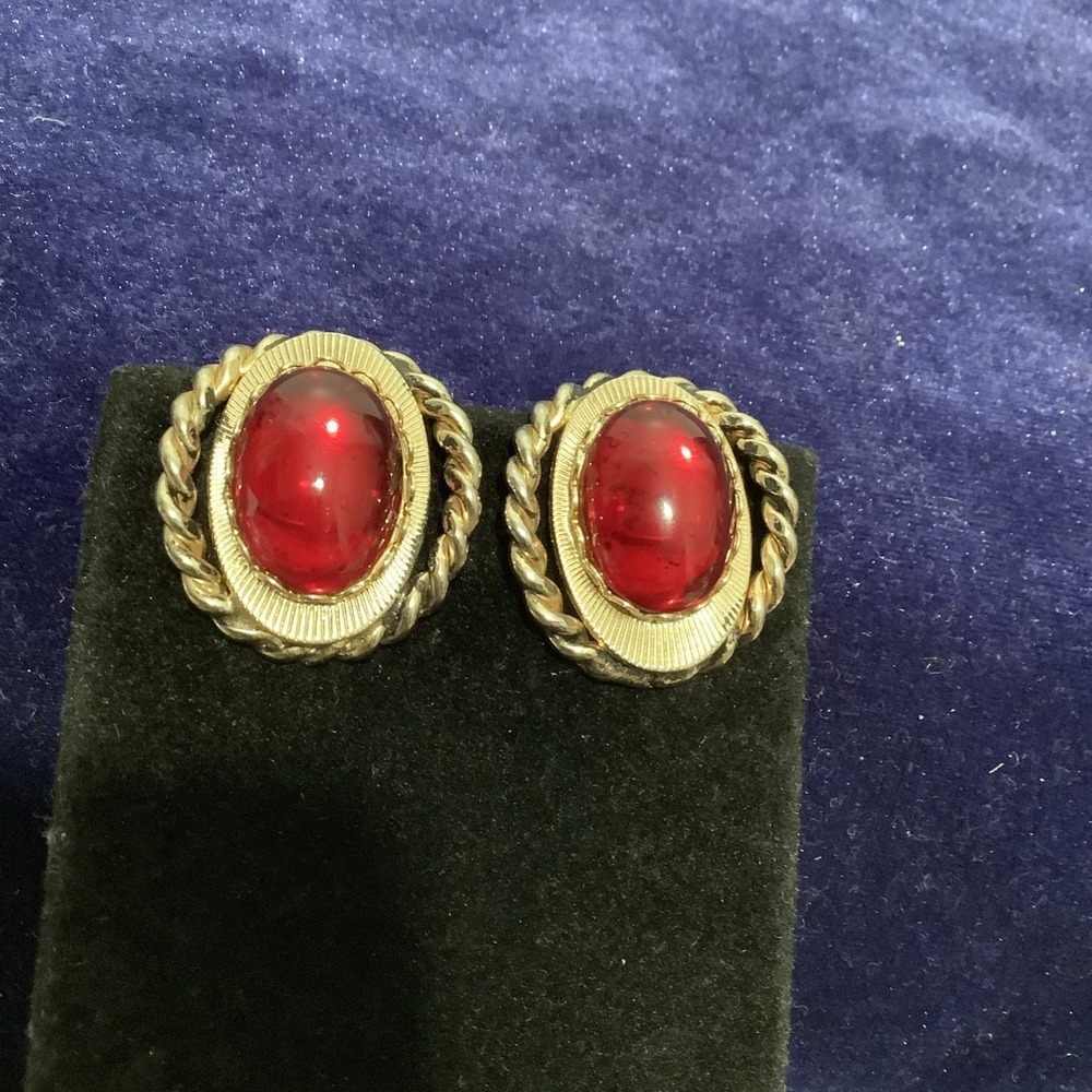 Vintage Translucent Red Cabochon Gold Tone Ornate Swirl Rim Clip On Earrings